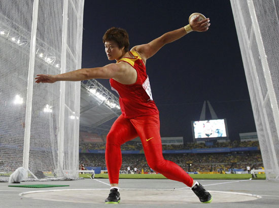 Li Yanfeng wins China's first world title in discus throw