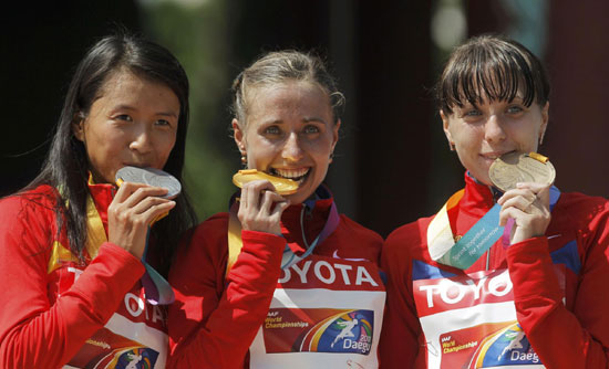 Kaniskina wins third straight 20km walk title