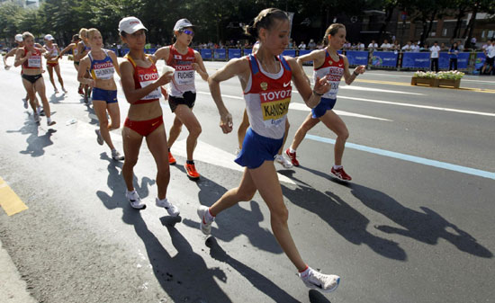 Kaniskina wins third straight 20km walk title
