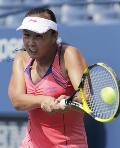 Pennetta upsets Peng Shuai to reach quarters