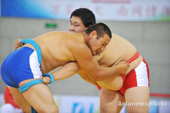 Ethnic style wrestling amazes wrestlers from Taiwan