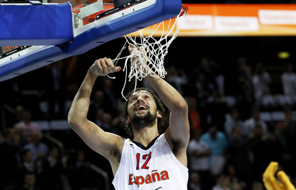Spain retain European basketball title