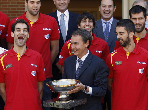 Spanish basketball team parades celebrating European title