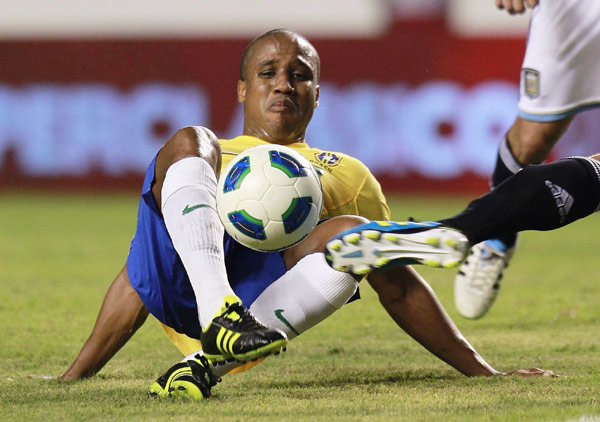 Brazil beats arch-rival Argentina 2-0