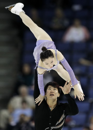 Chinese skaters win silver at ISU Grand Prix