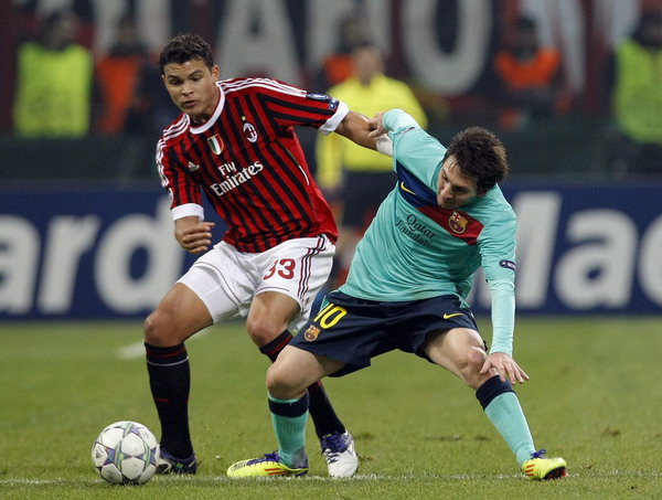 Barcelona secure top spot with win over Milan
