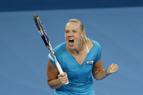 Clijsters eases into semis, Kanepi upsets Petkovic