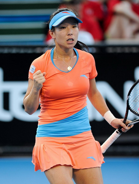 Zheng advances, Zhang out at Australian Open