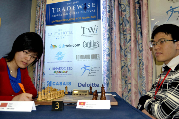 Hou Yifan concedes to Short but still makes history