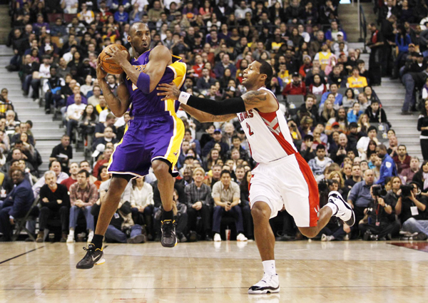 Kobe-mania reigns in Lakers win over Toronto