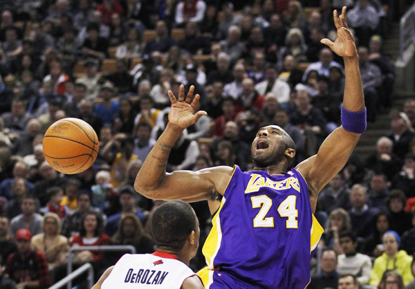 Kobe-mania reigns in Lakers win over Toronto