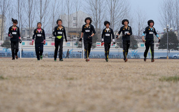 Female rugby team trains for '14 Youth Olympic