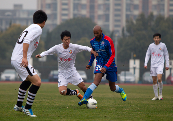 New-boy Anelka inspires lofty dreams in Shanghai