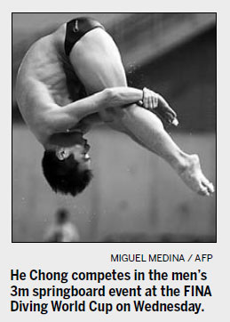 Chinese divers bagged two more gold medals at the 18th FINA Diving World Cup on Wednesday, while host Britain claimed its first medal. Chinese dazzle at London World Cup event