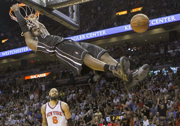 Heat contain Lin, roll to 8th straight victory