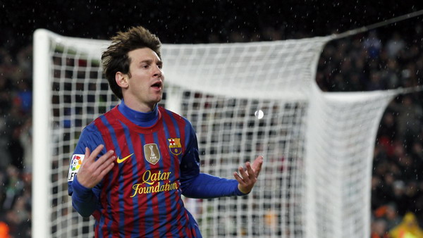 Messi puts Barca within five points of Real