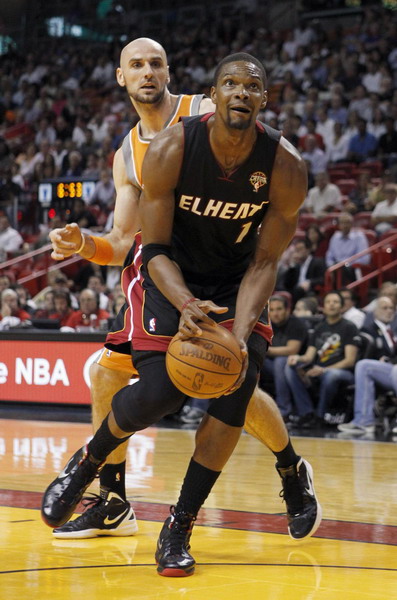 Heat scorch Suns with late hot streak