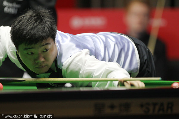 Ding rallies to beat Woollaston in China Open