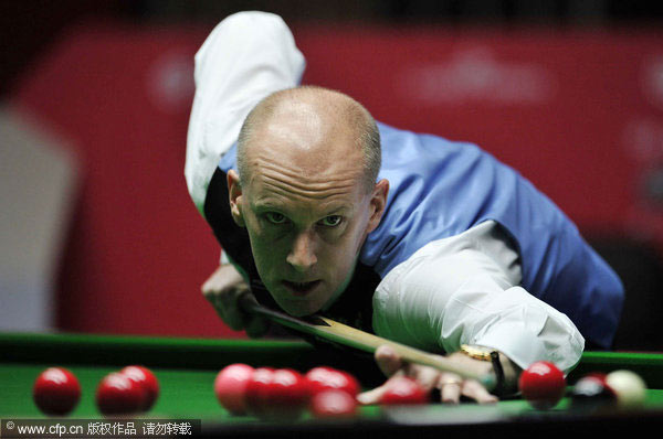 Ebdon beats Ding; smoking O'Sullivan criticized