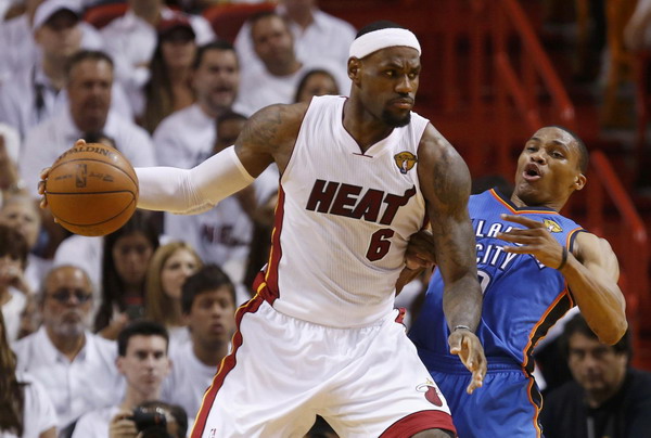 Hobbling LeBron helps Heat keep home fires burning