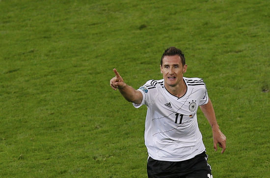 Germany thrash Greece to reach semifinals