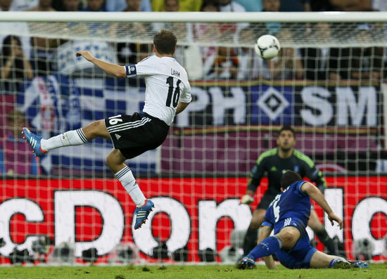 Germany thrash Greece to reach semifinals