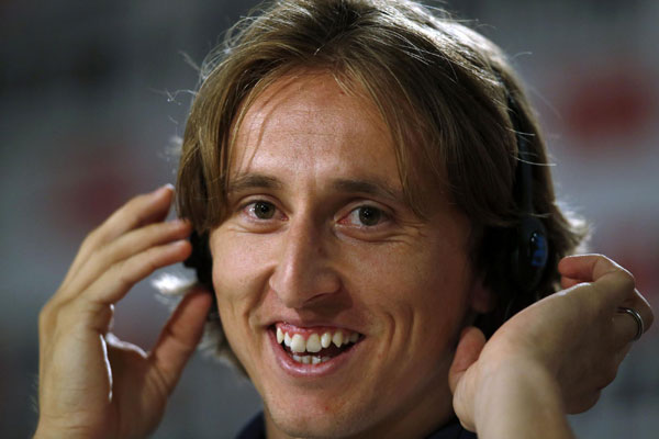 Madrid signs Modric from Tottenham to 5-year deal