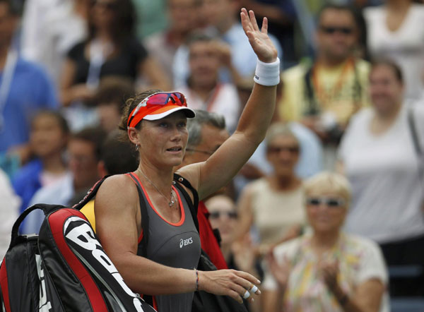 Azarenka tops Stosur in thriller to reach semis