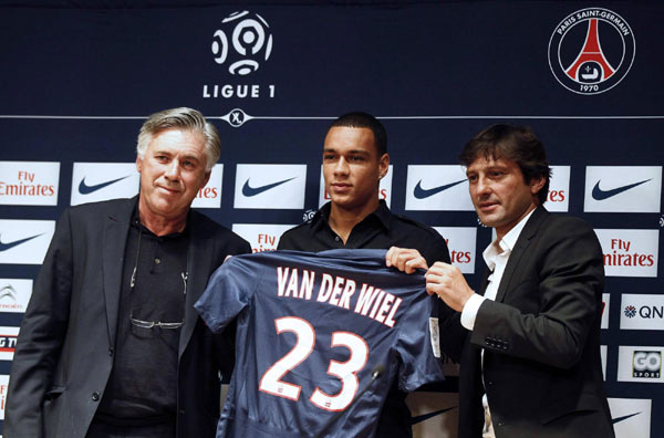 Van der Wiel moves to Paris St Germain on 4-year contract
