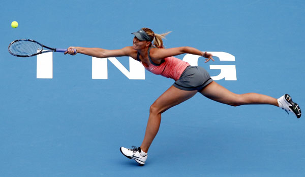 Sharapova blows away Li to make China Open final