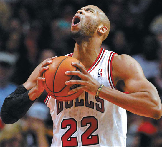 Boozer's Bulls stomp hapless Hawks