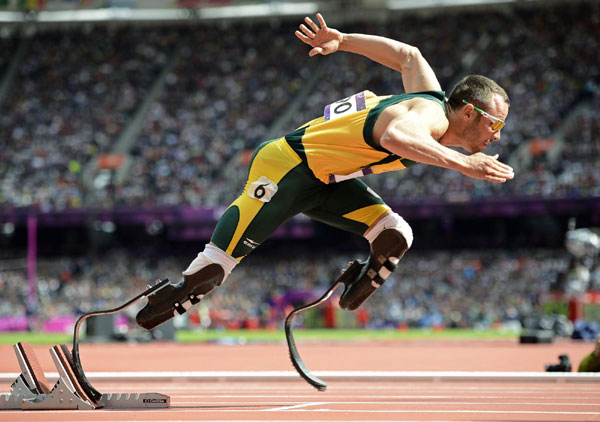 Pistorius says he shot girlfriend to death by mistake