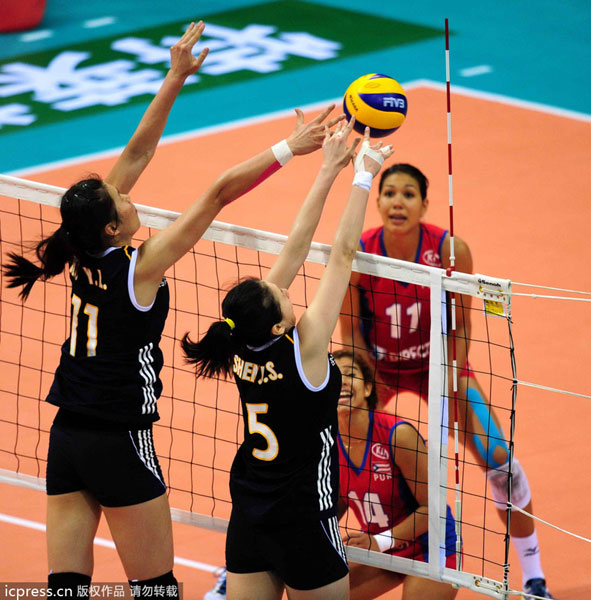 Chinese players jump to block Puerto Rican players' offense during the Shenzhen leg of the 2013 China International Women's Volleyball Tournament in Shenzhen city, Guangdong province, May 23, 2013. Triumphant comeback seals victory over Puerto Rico
