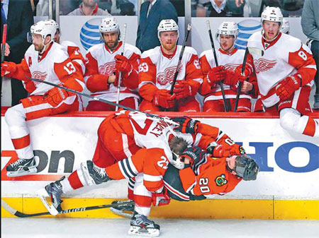 Seabrook's OT goal lifts Blackhawks