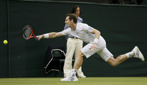 World No 2 Murray cruises to last 16