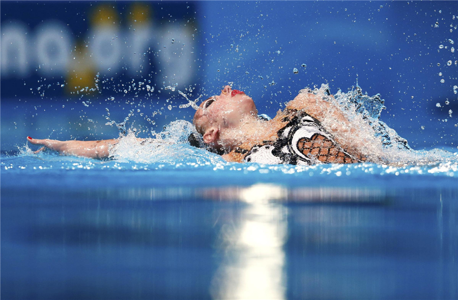 Russia gets gold in solo free routine of synchro