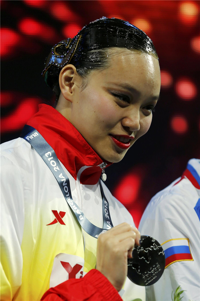 Russia gets gold in solo free routine of synchro