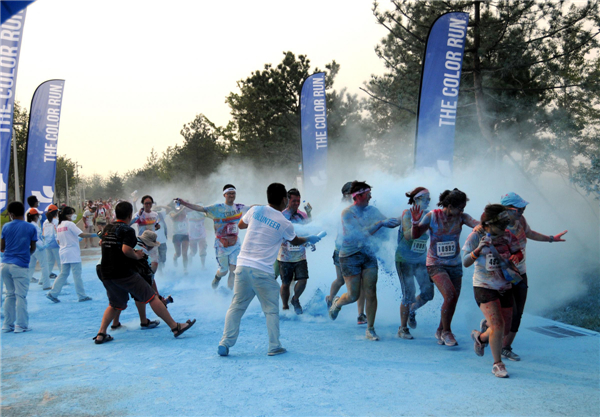 Color Run race held in Beijing