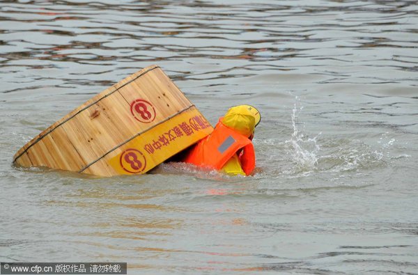 Bucket-racing farmers swap paddy for paddle