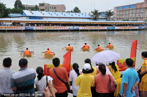 Bucket-racing farmers swap paddy for paddle