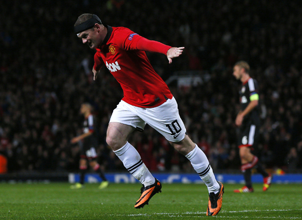 Rooney joins United 200 club