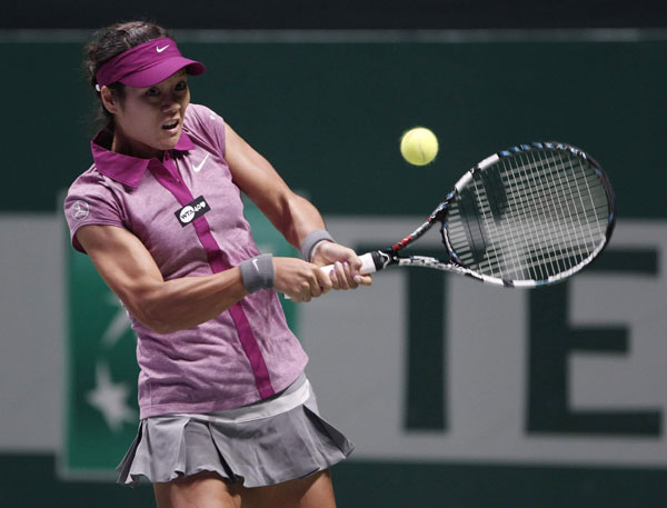 Li makes it a hat-trick of wins against injured Azarenka