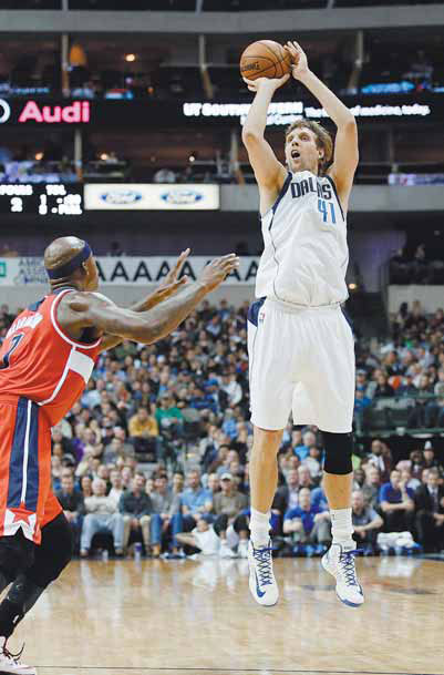 Nowitzki shoots past a legend