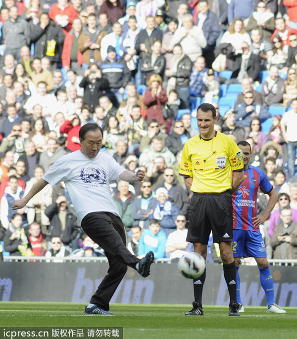 World leaders root for soccer