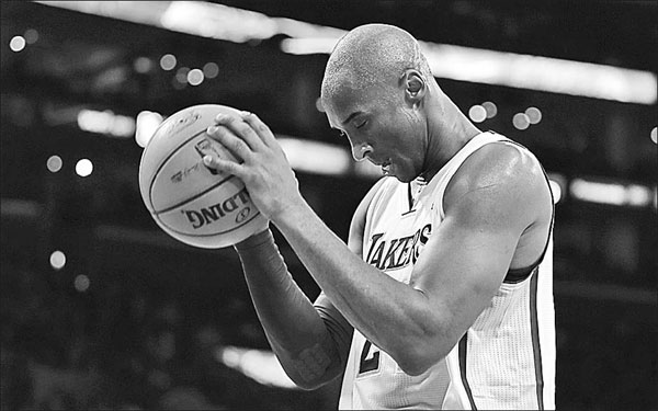 Kobe returns, but Lakers lose