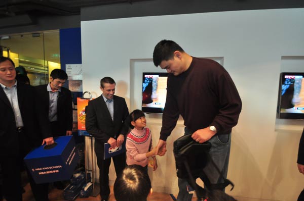 Yao Ming stresses to foster happy students