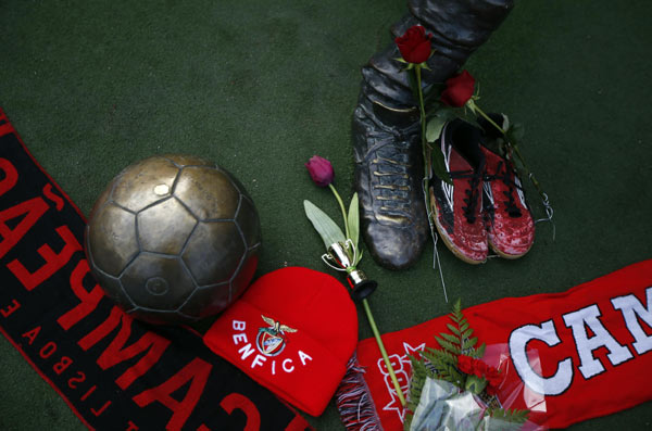 Eusebio, Portugal's beloved soccer giant, dies at 71