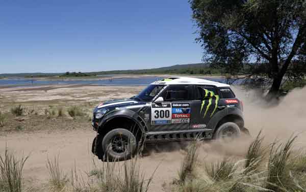 Peterhansel leads in 2nd leg of Dakar Rally car race