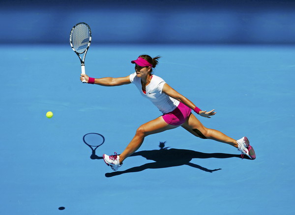 Li Na cruises into 2nd round at Australian Open