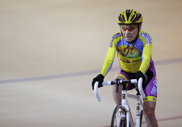 102-year-old cyclist sets world record